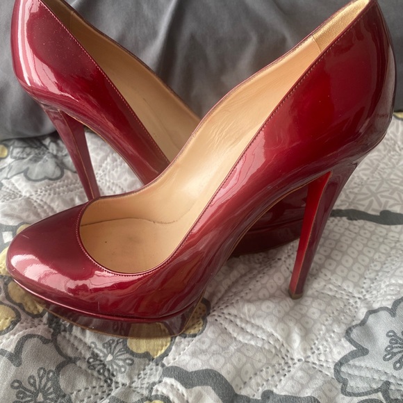 Read Christian Louboutin shoes size 37.5 in good condition gently used. - Picture 4 of 7